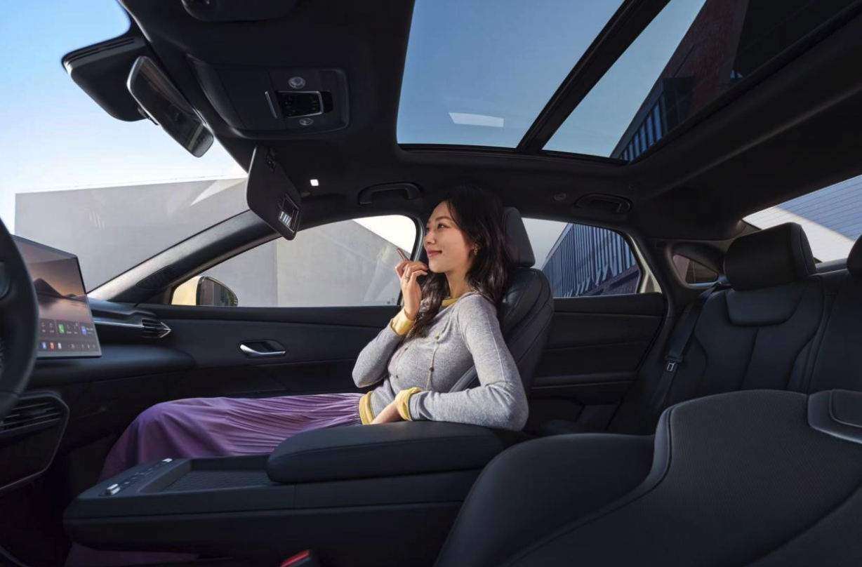 比亚迪领汇e7正式上市 9.58万起售 搭载闪充技术适配双场景